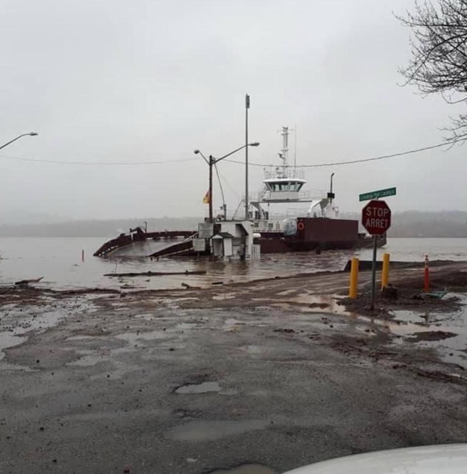 Saturday's rainfall has flooded the landing for the Westfield ferry in Bayswater in the Kingston Peninsula.  (Sara Belyea - image credit)