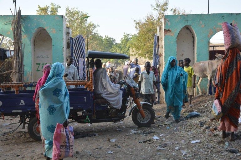 السودان/ عشرات الآلاف من النازحين يحتلون المرافق الحكومية كمأوي آمنة لهم