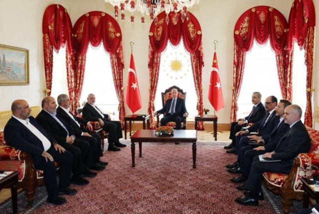 إردوغان مجتمعا مع وفد حماس