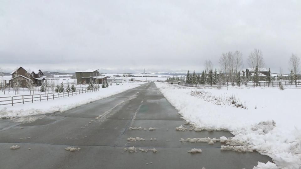 Various communities southwest of Calgary's city limits woke up to a large dump of wet, slushy snow on Tuesday morning.