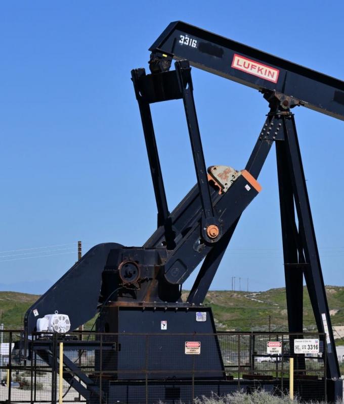 متابعة: سعر النفط يتجاوز 100 دولار مجددا رغم الإفراج التاريخي عن الاحتياطيات