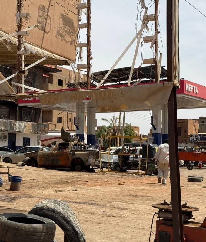 وزير
      الطاقة
      السوداني:
      مخزون
      المحروقات
      يكفينا
      3
      أسابيع