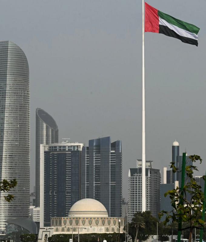 أحدهم مصري.. الإمارات تقبض على 10 أشخاص لنشرهم مقاطع فيديو زائفة