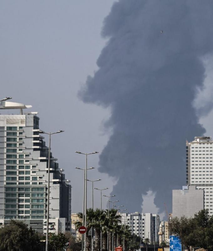 الجيش الإيراني يهدد باستهداف الموانئ والأرصفة في الإمارات بعد غارات أمريكية على جزيرة خرج