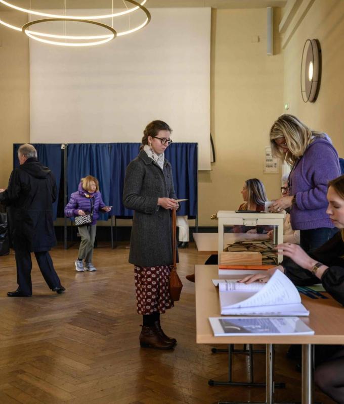 توقيف
      شقيقين
      مغربيين
      في
      فرنسا
      للاشتباه
      بضلوعهما
      في
      «مخطط
      إرهابي»