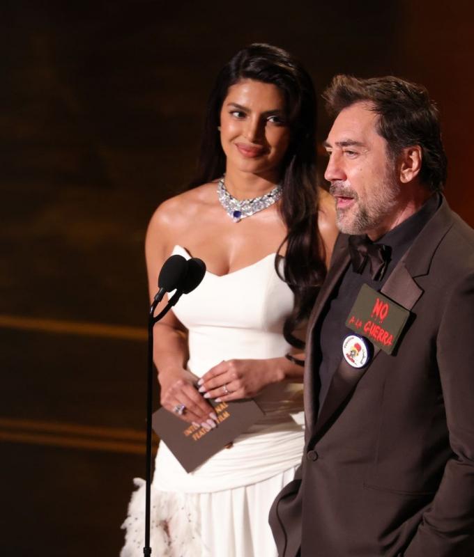 خافيير بارديم يهتف في حفل الأوسكار: "لا للحرب.. فلسطين حرة"