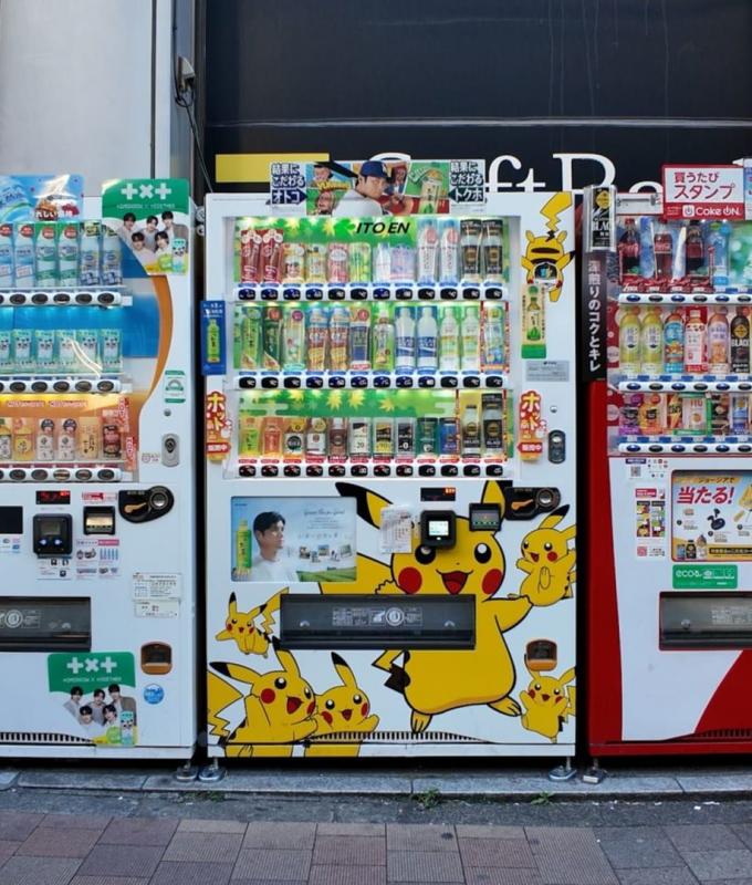 تواجه أزمة كبيرة.. لماذا قد تختفي آلات البيع الشهيرة في اليابان؟