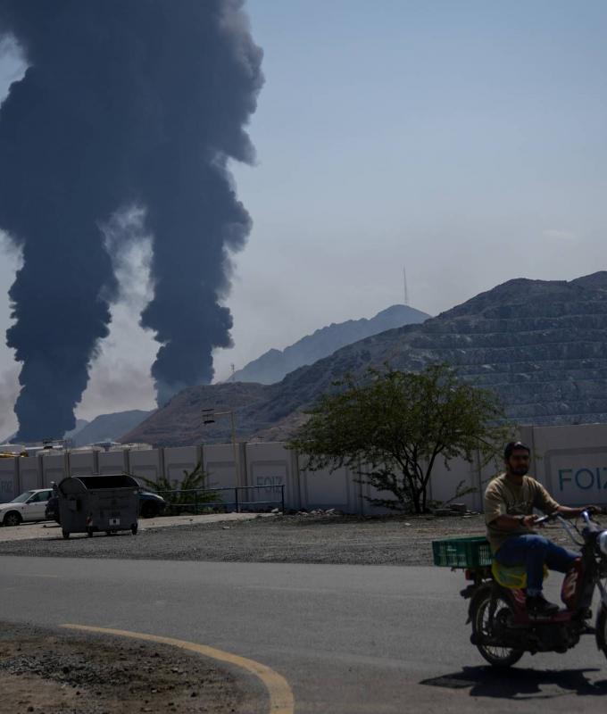 بنغلاديش
      تقلّص
      ساعات
      العمل
      لتوفير
      الطاقة
      في
      ظل
      استمرار
      حرب
      إيران