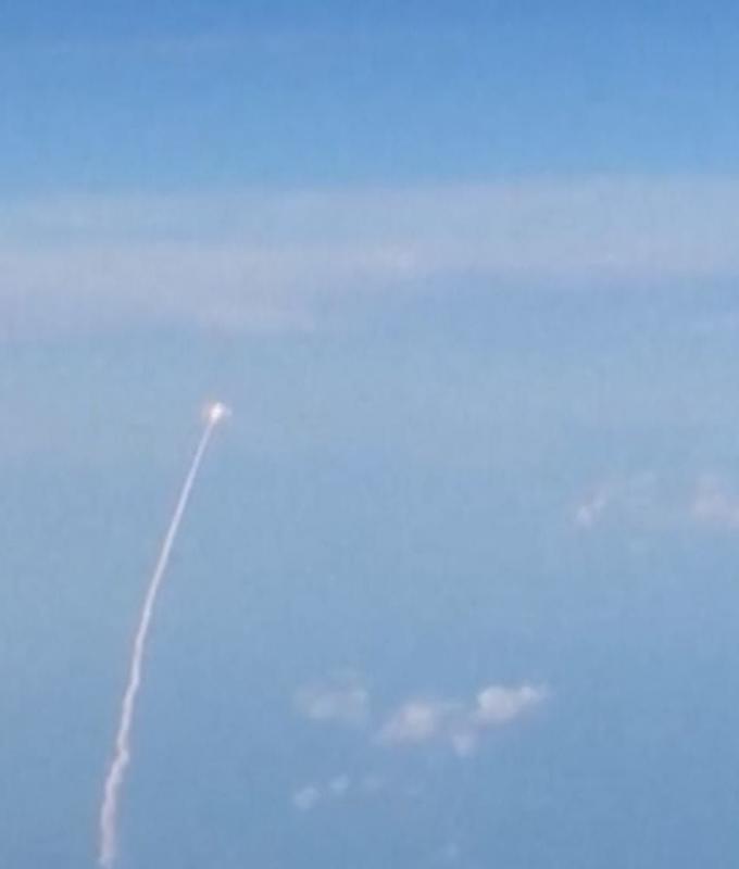 راكبة توثق إطلاق "أرتميس 2" من نافذة الطائرة