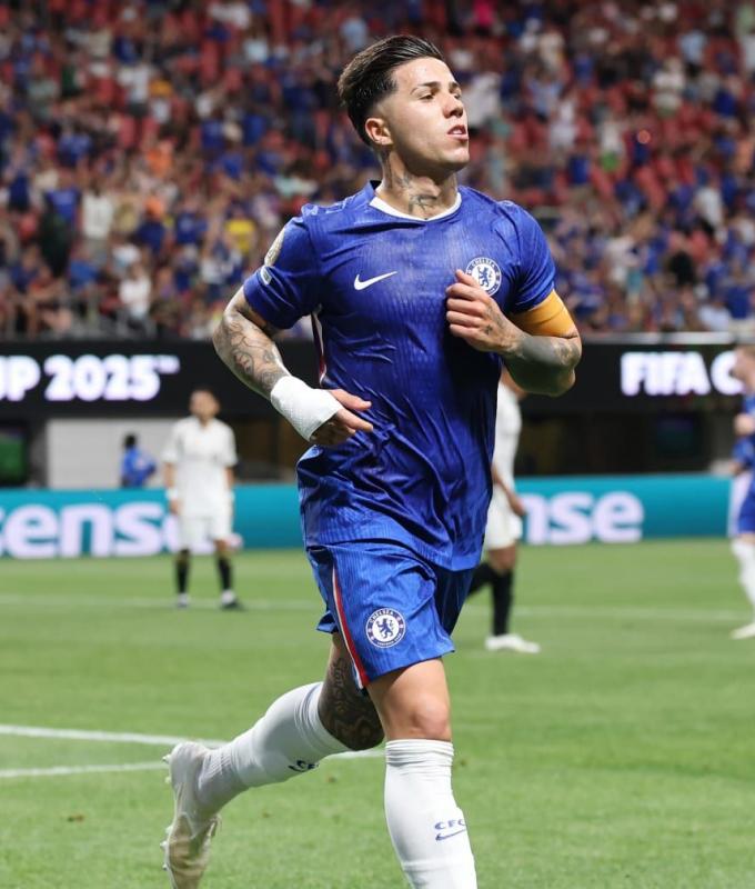 متابعة: "تجاوز الخط الأحمر".. تشيلسي يعاقب لاعباً بسبب تصريحات عن رغبته في الانتقال إلى ريال مدريد