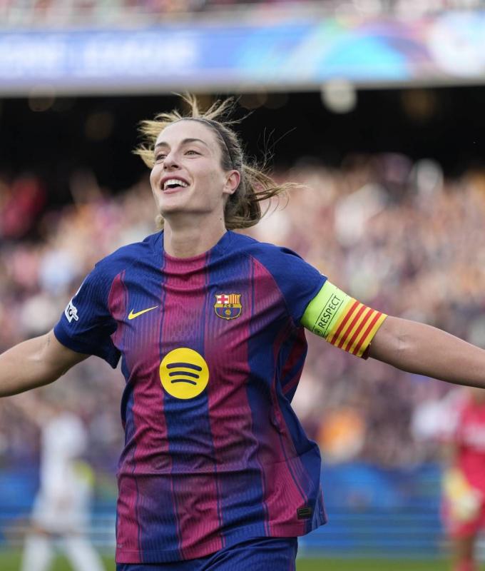 برشلونة
      يسحق
      ريال
      مدريد…
      ويفرض
      إعادة
      تعريف
      «الكلاسيكو»
      في
      كرة
      القدم
      النسائية