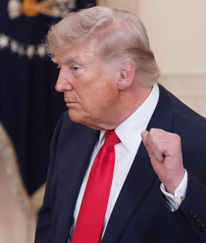 إيران.. ترامب ينشر فيديو لحظة تدمير الجسر وعراقجي يعلق