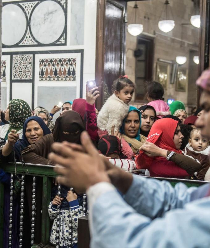 أوقاف مصر توضح حكم "التبرك والتوسل بالصالحين".. ما رأي ابن باز؟