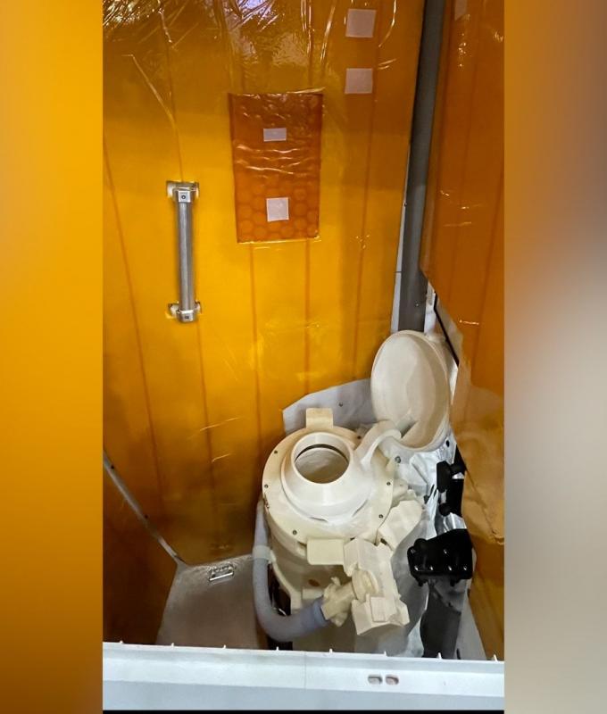 خلل في مرحاض مركبة "أرتيمس 2" خلال رحلتها حول القمر.. ما الذي حدث؟