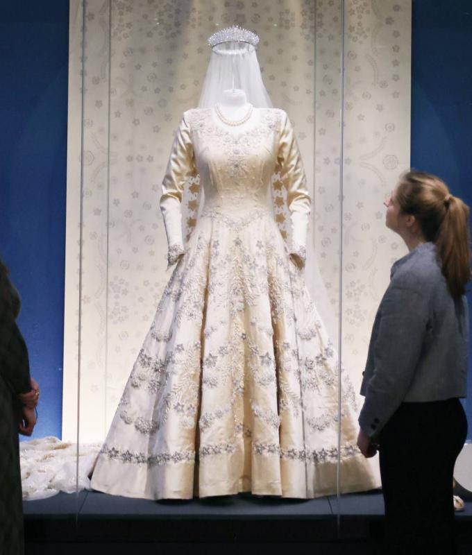 «المسافة
      صفر»...
      قصص
      تندد
      بالحروب