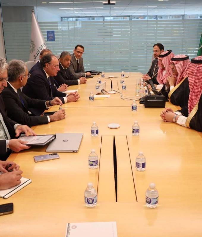 السعودية
      تضخ
      3
      مليارات
      دولار
      دعماً
      لباكستان
      وتجدد
      وديعة
      الـ5
      مليارات