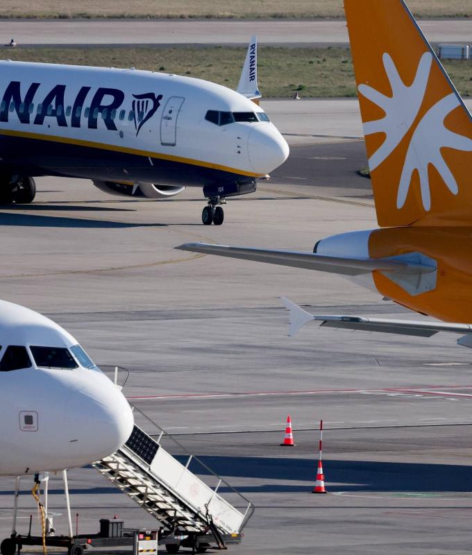 5
      نصائح
      للمسافرين
      في
      ظل
      تأثير
      حرب
      إيران
      على
      أسعار
      وتوافر
      تذاكر
      الطيران