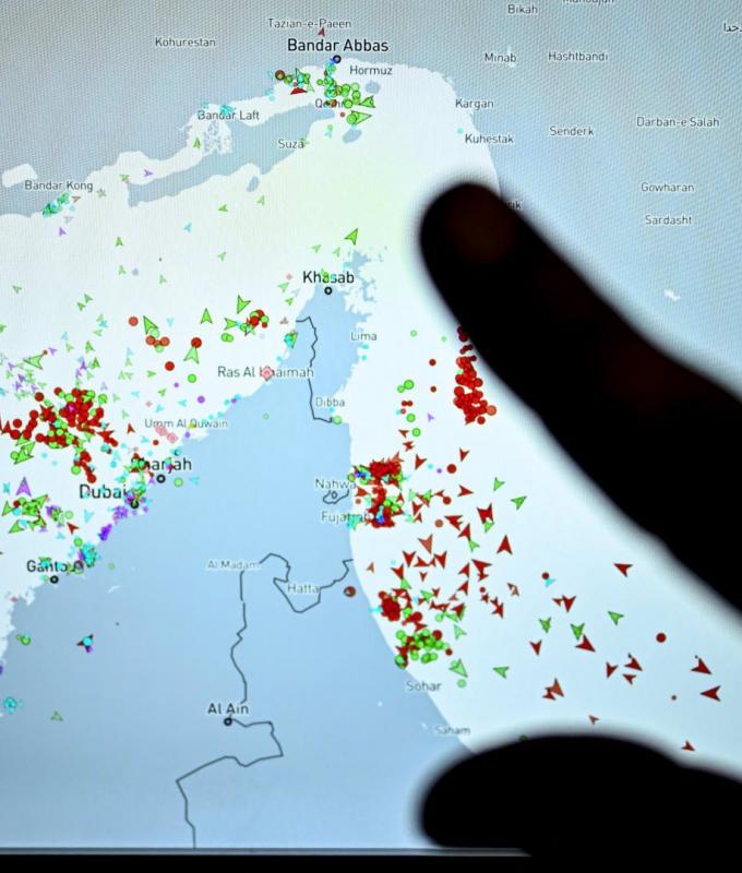 مصدر يكشف لـCNN توقعات "البنتاغون" بشأن مدة بقاء مضيق هرمز "مغلقاً"