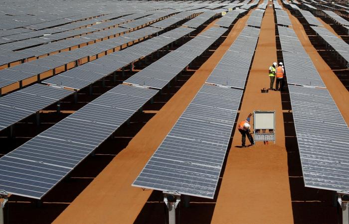 مصر تبدأ إنشاء محطتي كهرباء بالطاقة الشمسية