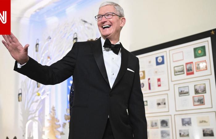 متابعة: رئيس "آبل" يوافق على تخفيض راتبه 40% بعد ثورة المساهمين.. كم يبلغ؟