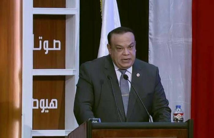 السودان يعرض على روسيا قاعدة عسكرية بحرية وذهباً مقابل التسليح