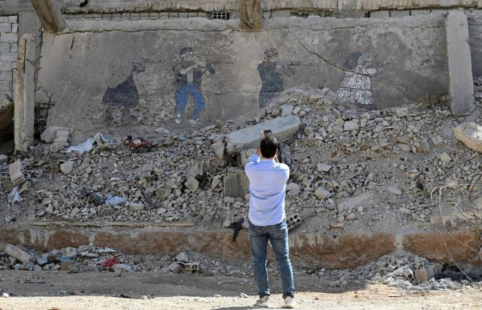 في
      داريا
      قرب
      دمشق...
      سوريون
      يعيدون
      بناء
      حياتهم
      وأحيائهم
      المدمرة