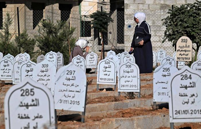 في
      داريا
      قرب
      دمشق...
      سوريون
      يعيدون
      بناء
      حياتهم
      وأحيائهم
      المدمرة