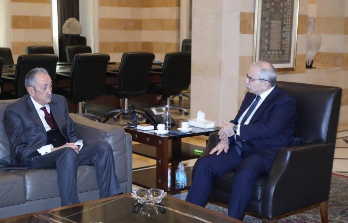 الشيباني:
      نشكر
      كندا
      على
      رفع
      اسم
      سوريا
      من
      قوائم
      الدول
      الراعية
      للإرهاب