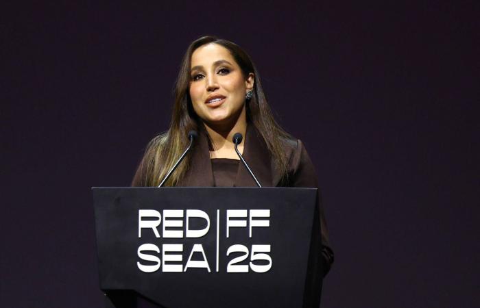 «البحر
      الأحمر»
      يُعيد
      للسينما
      سحرها...
      افتتاح
      مدهش
      يُكرّم
      مايكل
      كين
      ويحتفي
      بالبدايات
      الجديدة