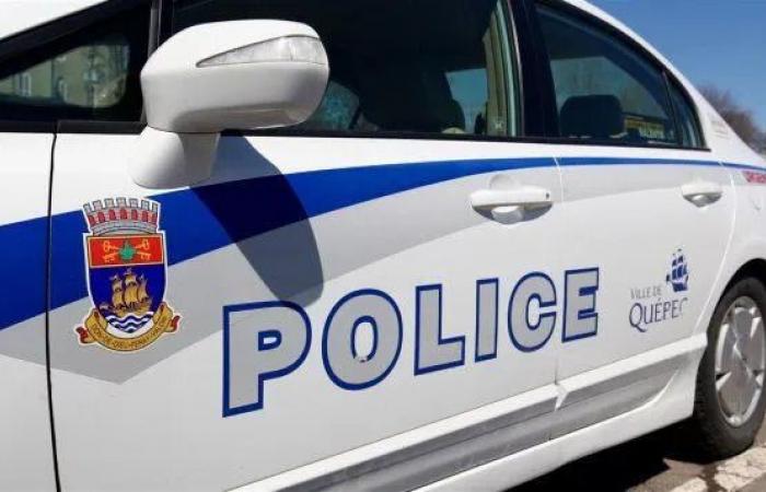 Car
      strikes
      pole
      in
      Quebec
      City,
      teenage
      passenger
      dies