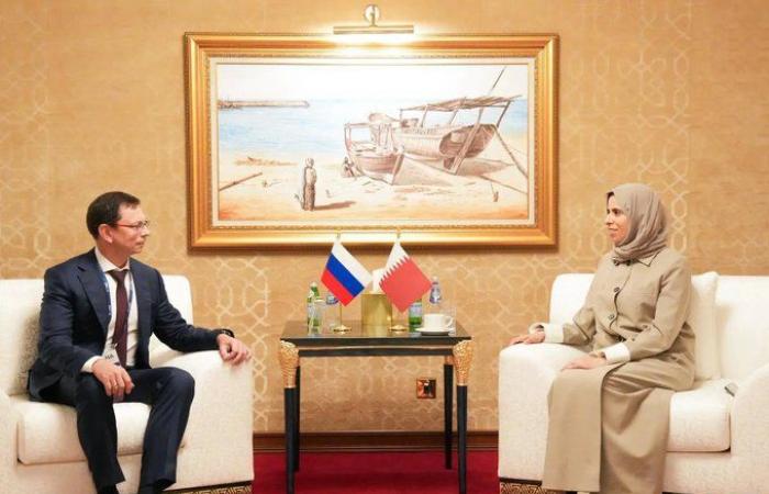 وزير التربية والتعليم تجتمع مع مسؤولين دوليين على هامش منتدى الدوحة 2025