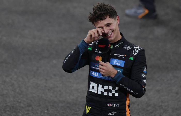 نوريس
      بطل
      العالم
      أخيراً…
      موسم
      مجنون
      انتهى
      بفارق
      نقطتين
      فقط!