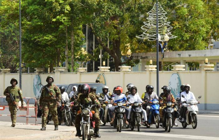 الحكومة
      النيجيرية
      تنجح
      في
      تحرير
      100
      تلميذ
      مختطف