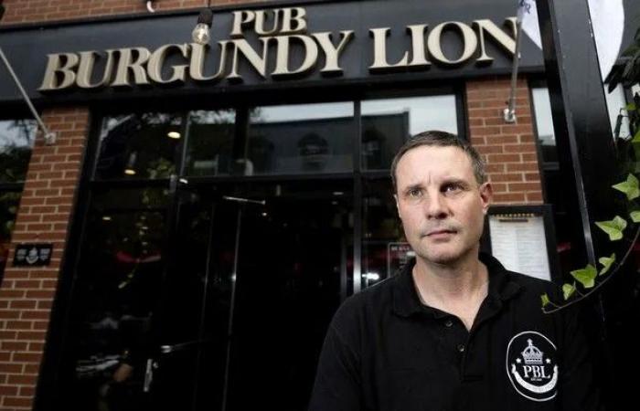 Inside
      the
      OQLF:
      How
      inspectors
      hunt
      English
      signs,
      receipts
      and
      service