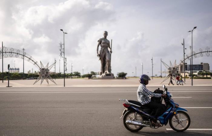 رئيس
      جنوب
      أفريقيا:
      فكرة
      تفوق
      العرق
      الأبيض
      تهدد
      سيادة
      البلاد