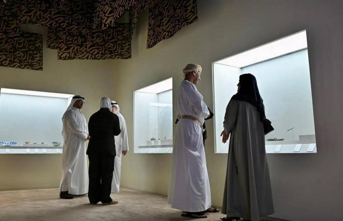 «آثار
      الخليج»...
      معرض
      متحفي
      يتتبع
      مسيرة
      الإنسان
      في
      المنطقة
      عبر
      حقب
      زمنية
      متعاقبة