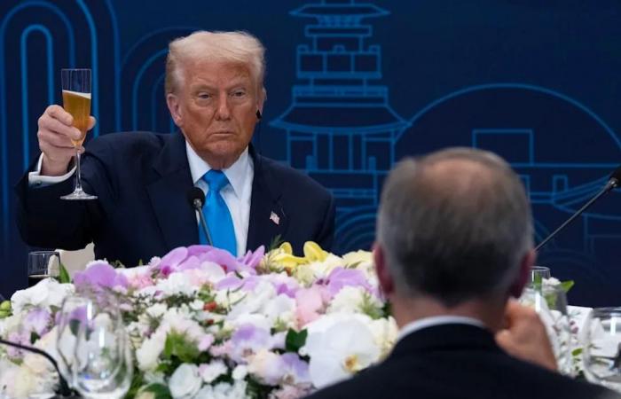 Trump
      might
      not
      restart
      trade
      talks
      but
      calls
      Canada
      'tough
      traders'
      and
      'good
      at
      ice
      hockey'