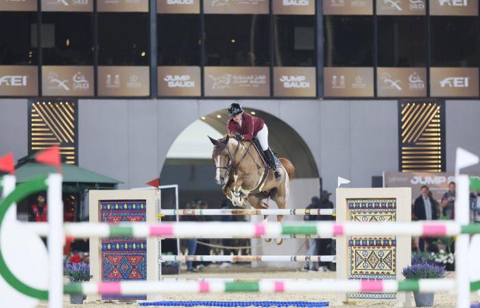 نخبة
      فرسان
      العالم
      يتنافسون
      في
      الجنادرية
      للفوز
      بكأس
      قفز
      السعودية