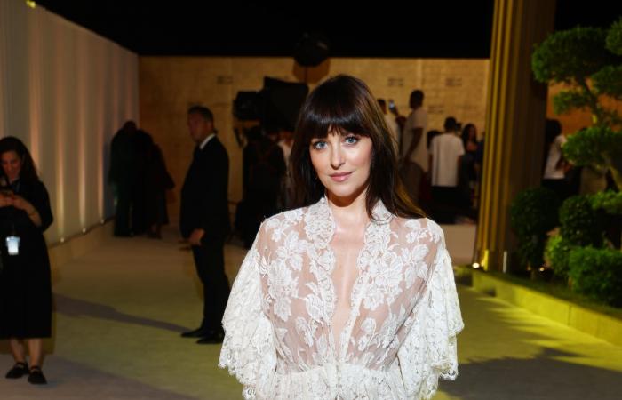 بين البساطة والكلاسيكية..إطلالات النجمات بفعاليّة "المرأة في السينما"في جدّة