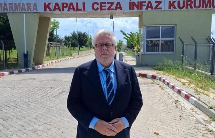 تركيا:
      إمام
      أوغلو
      يعزو
      محاكمته
      لإقصائه
      من
      انتخابات
      الرئاسة