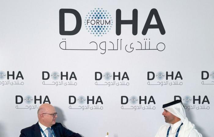 المبعوث الخاص لوزير الخارجية يجتمع مع مسؤولين على هامش منتدى الدوحة 2025