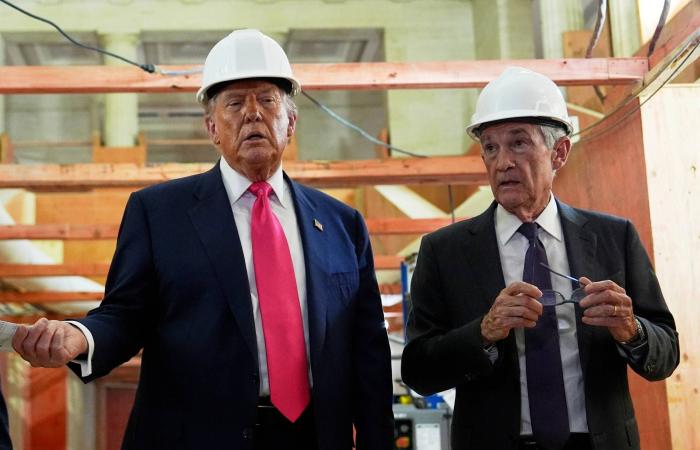 تسرب
      الماء
      بمتحف
      «اللوفر»
      يتسبب
      في
      تلف
      مئات
      الكتب