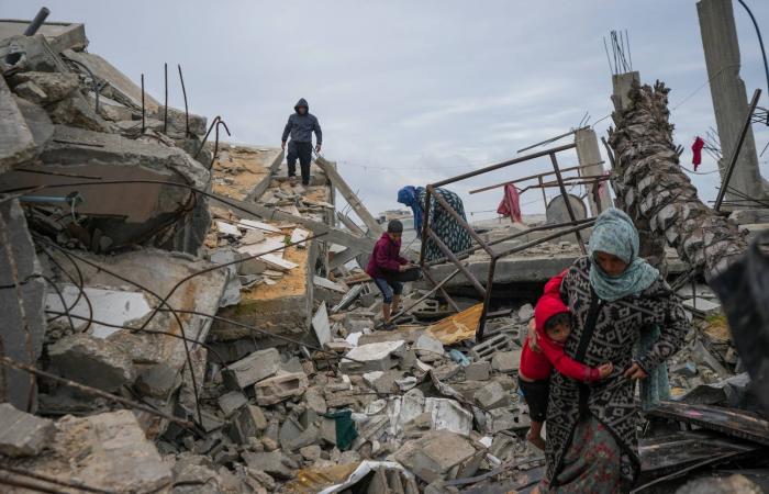 الشرع:
      سنعمل
      على
      ضمان
      عدم
      تكرار
      أي
      انتهاكات
      وسنحقق
      العدالة
      الانتقالية