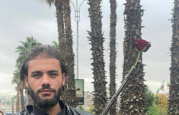 دمشق
      تستعيد
      لحظات
      الفرح
      الأولى
      بسقوط
      الأسد