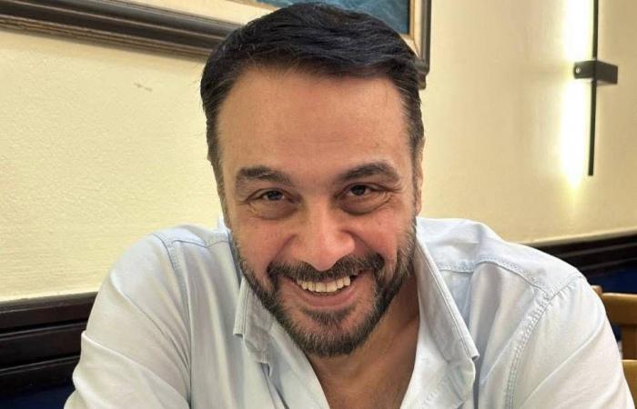 «خلافات
      زوجية»
      تُنهي
      حياة
      ممثل
      مصري
      بعد
      مشاجرة
      في
      الشارع