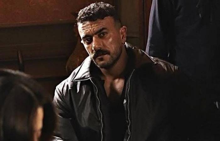 أحمد
      العوضي
      يُروج
      لمسلسله
      الرمضاني
      الجديد
      «علي
      كلاي»