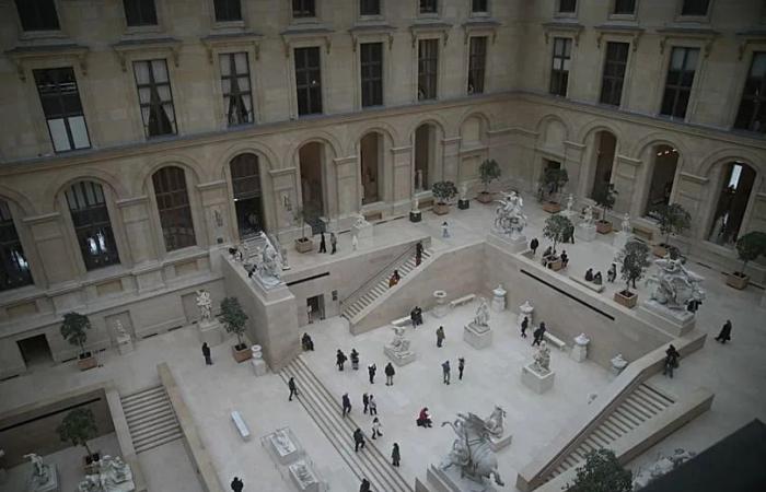 Louvre
      workers
      announce
      strike
      over
      work
      conditions
      and
      security
      after
      €88m
      heist