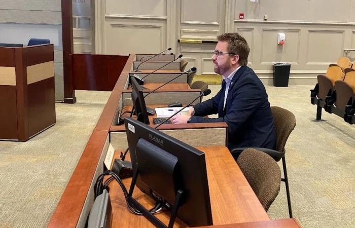 Halifax
      eyes
      new
      rules
      to
      'level
      playing
      field'
      between
      taxis,
      ride-hailing
      companies