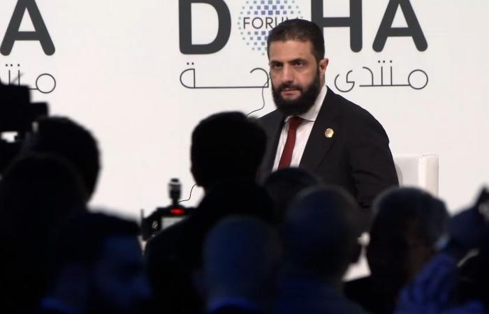 هل يبقى أحمد الشرع في السلطة "للأبد" وكيف يؤثر تاريخه بمستقبل سوريا؟.. شاهد رده لأمانبور