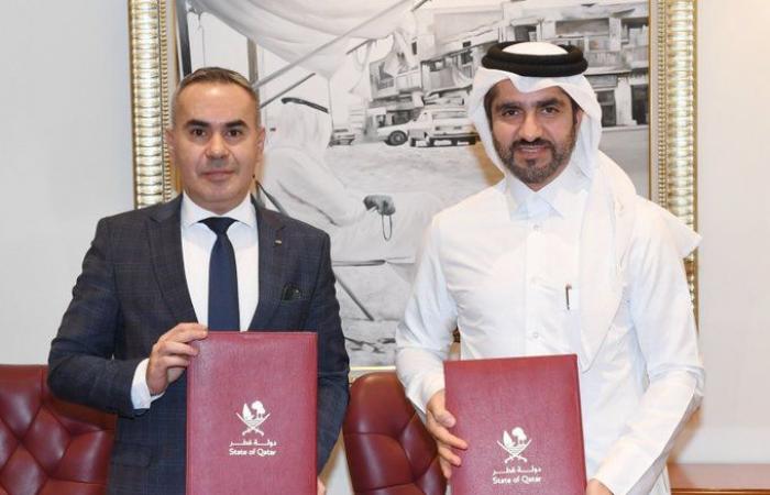 التوقيع على محضر تبادل وثائق التصديق على اتفاقية بشأن تنظيم استخدام العمال بين قطر وفلسطين